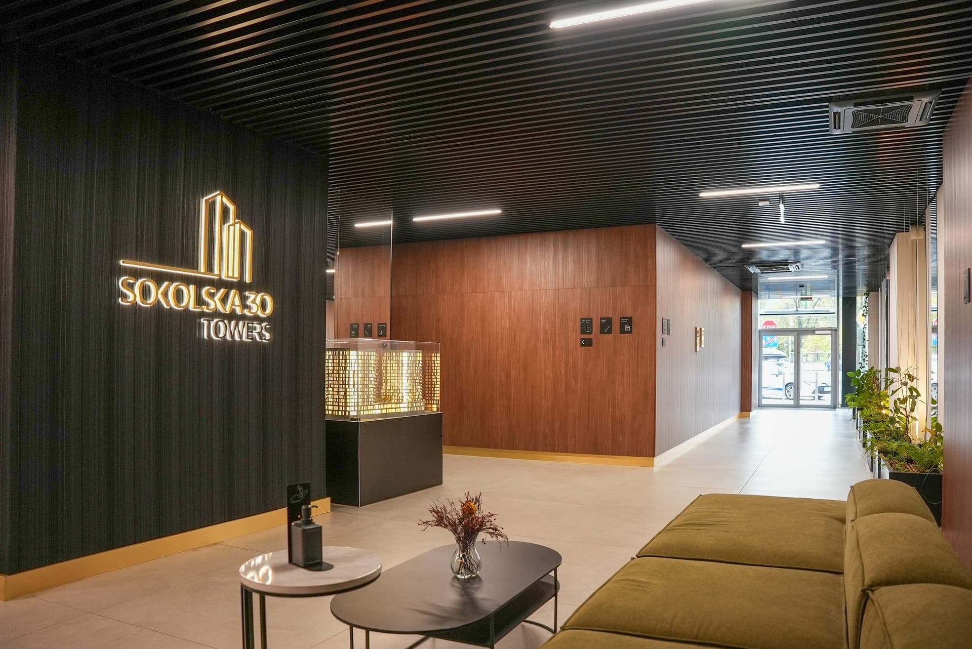 Entrance lobby with concierge