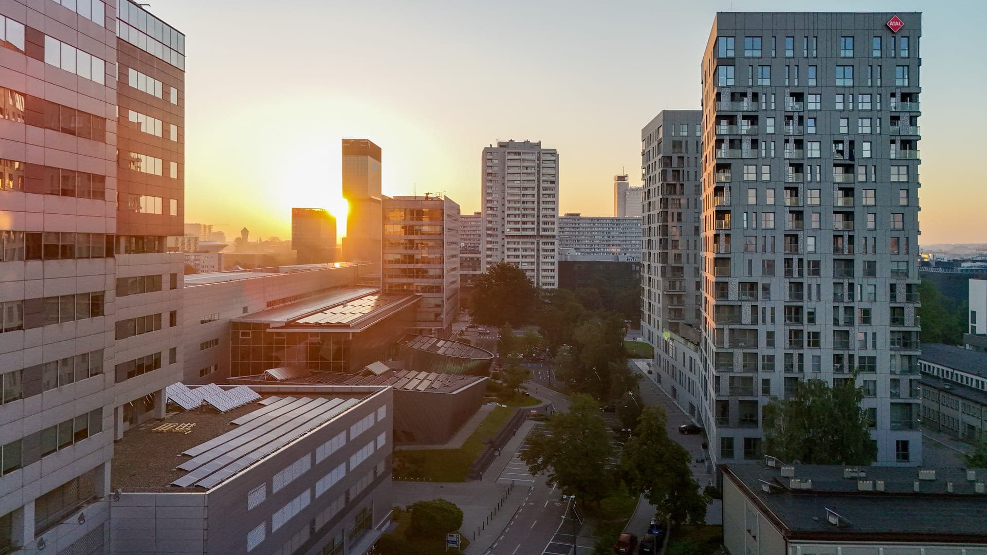 Zachód słońca widoczny z okna sokolska towers